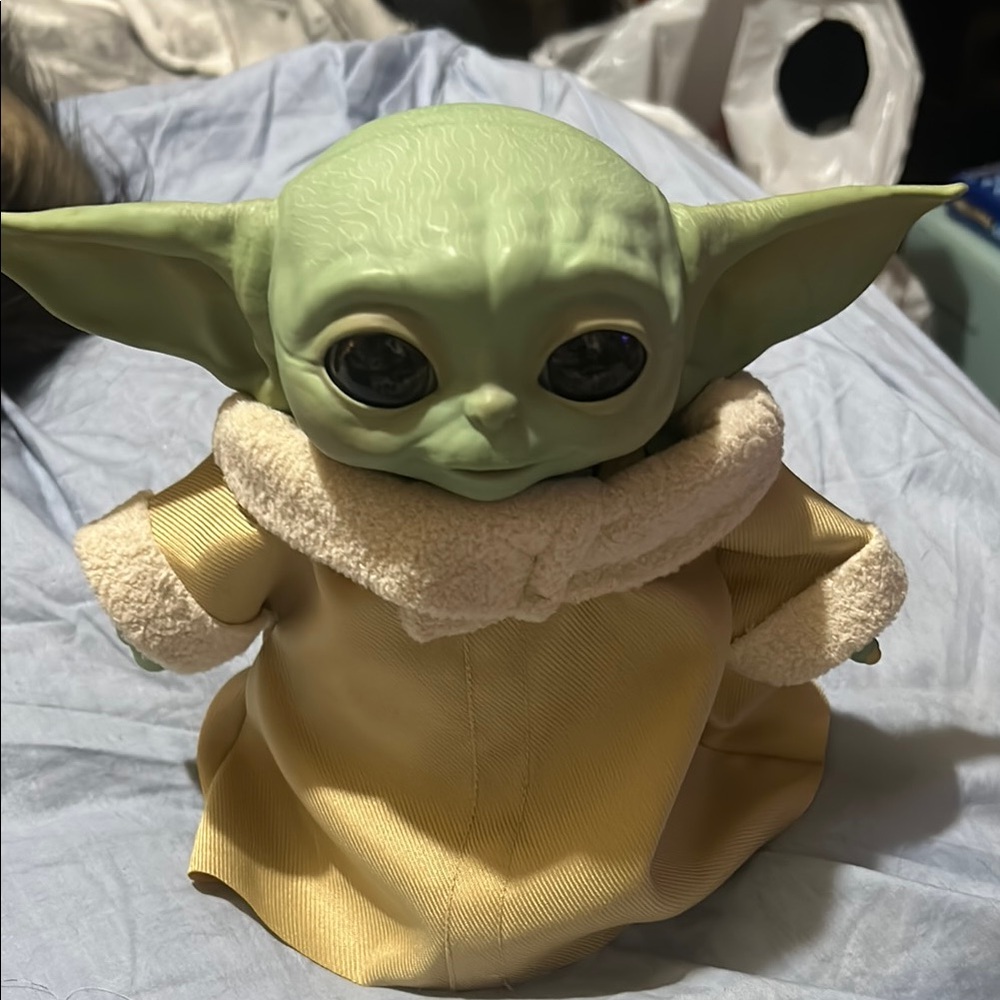 Star Wars Yoda 25 Sounds Animatronic The Mandalorian Child (Like New)
